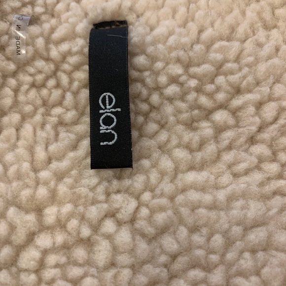 Elan Vegan Suede Sherpa Lined Tan Vest Sz OS - Picture 4 of 4